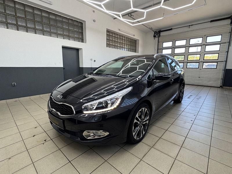 Gebraucht Kia Ceed Sportswagon 128 PS (94 kW) 2014 Schwarz Kombi