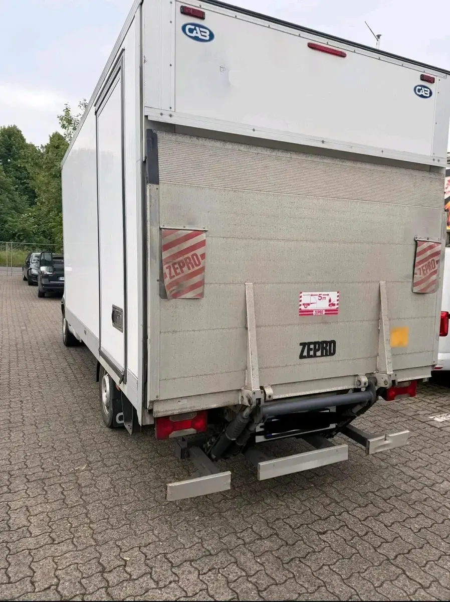 Gebraucht Iveco Daily 145 PS (106 kW) 2015 Weiß Limousine