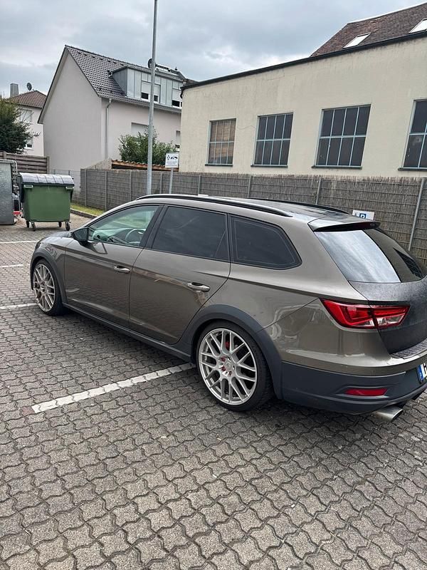Andere farben Gebraucht 2016 Seat Leon X-Perience Xperience Kombi | 11.000 € (Fairer Preis) - Bild 1/4