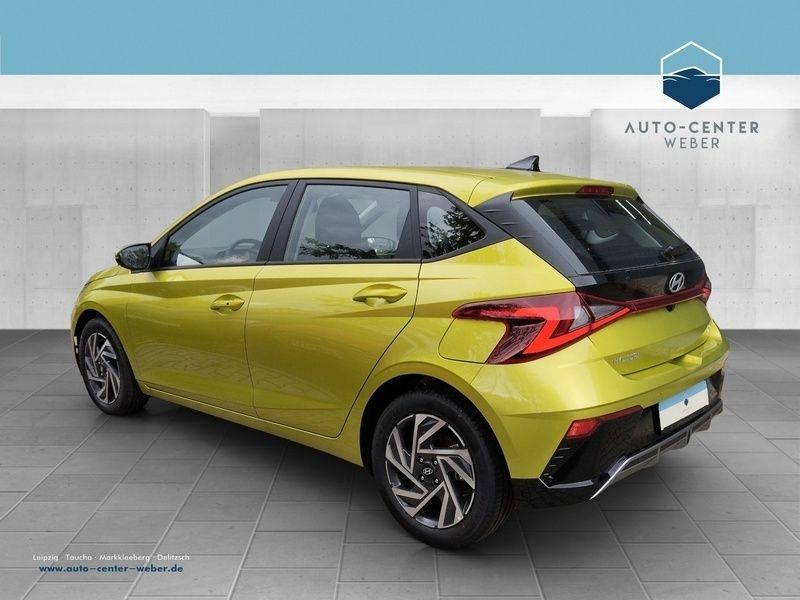 Gebraucht Hyundai i20 Trend 101 PS (74 kW) 2024 Lucid lime Kleinwagen