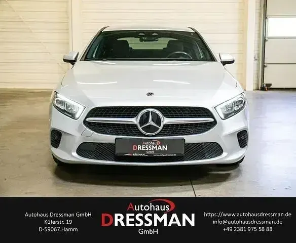 Gebraucht Mercedes A200 Progressive 163 PS (119 kW) 2020 Iridiumsilber  metalliclack Limousine