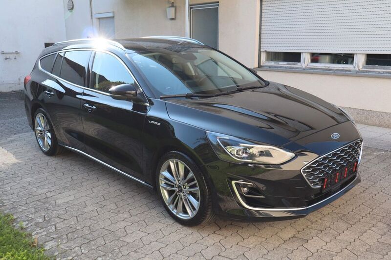 Schwarz Gebraucht 2019 Ford Focus Vignale Limousine | 15.590 € (Fairer Preis) - Bild 1/4