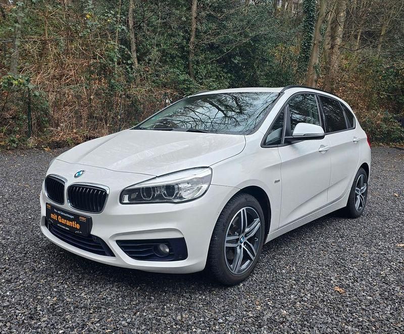 Weiß Gebraucht 2016 BMW 220 M Sport Kombi | 13.999 € (Fairer Preis) - Bild 1/4