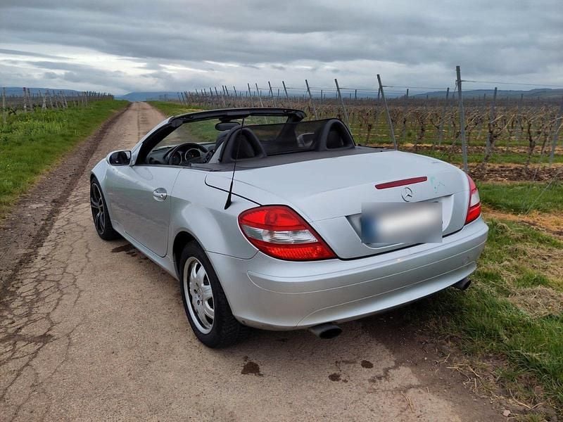 Gebraucht Mercedes SLK200 160 PS (117 kW) 2007 Silber Cabrio