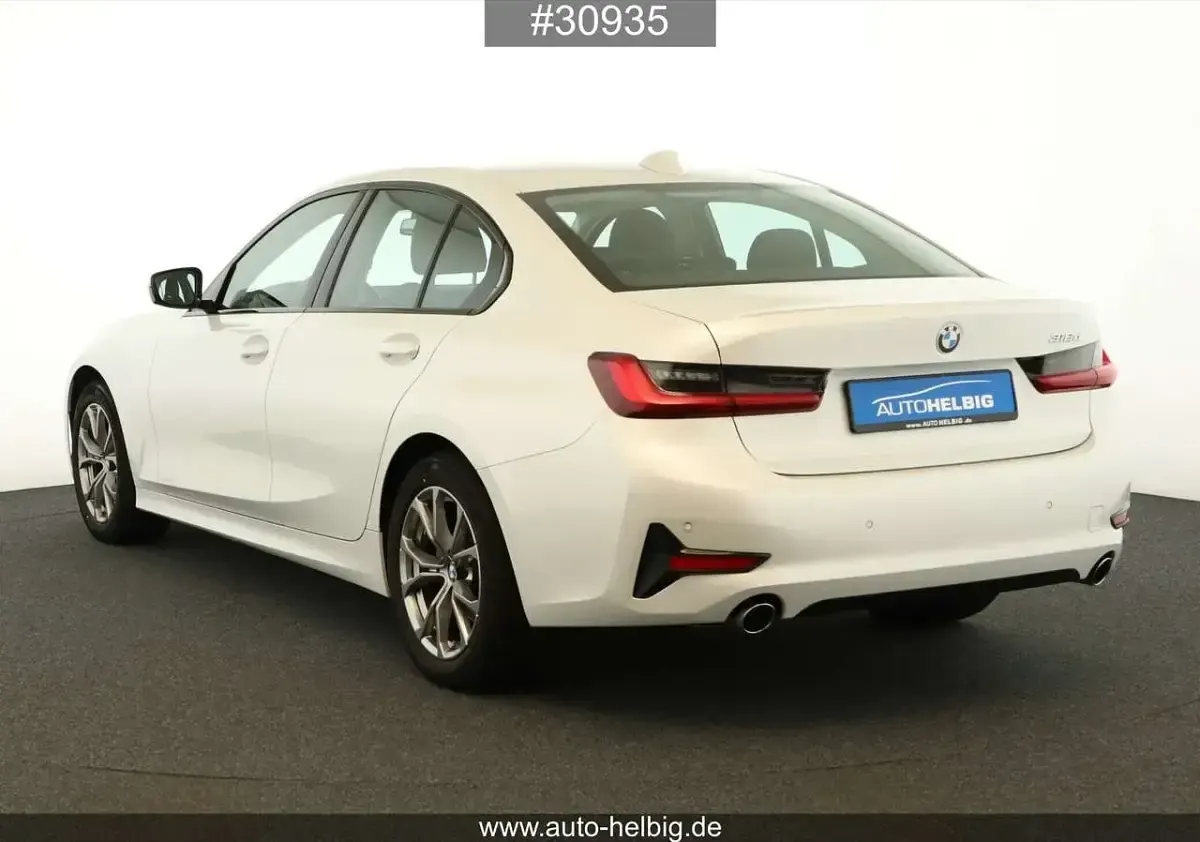 Gebraucht BMW 318 Sport Line 150 PS (110 kW) 2022 Weiß Limousine