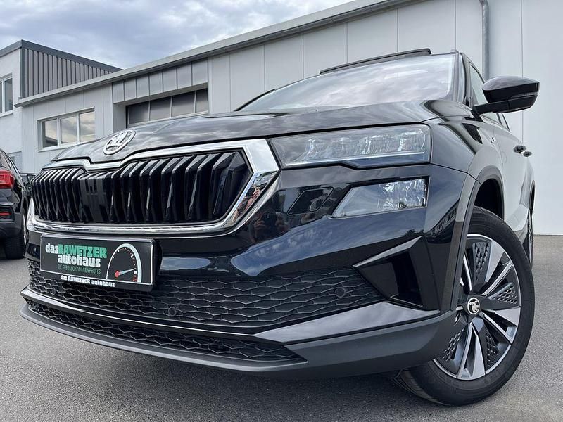 Schwarzmagic (metallic) Gebraucht 2022 Skoda Karoq Tour SUV | 24.860 € (Guter Preis) - Bild 1/4