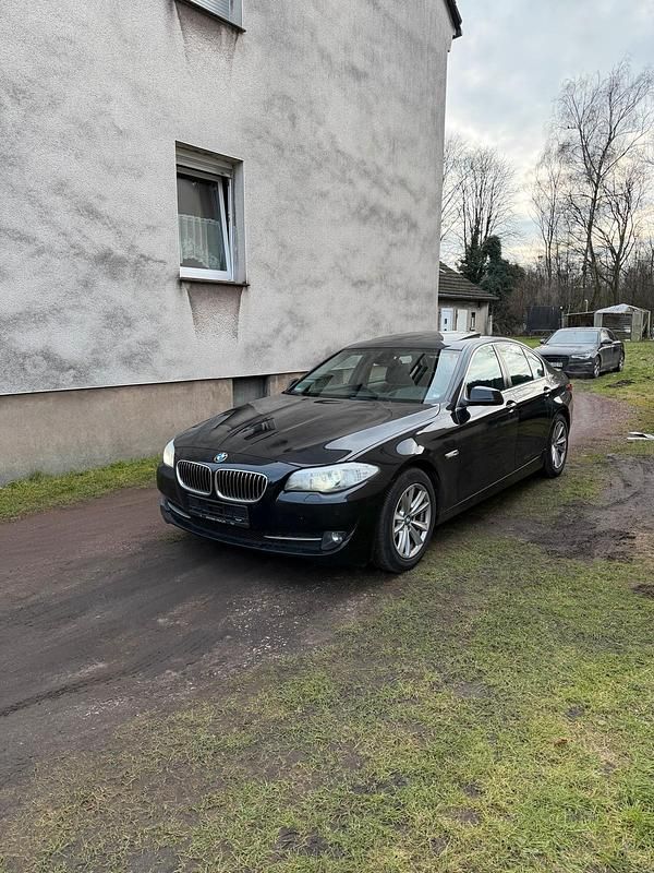 Gebraucht BMW 528 Sport Line 258 PS (189 kW) 2011 Schwarz Limousine