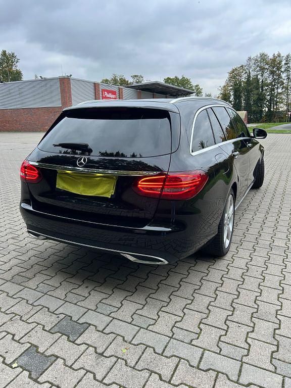 Gebraucht Mercedes C220 Avantgarde 194 PS (142 kW) 2019 Schwarz Limousine