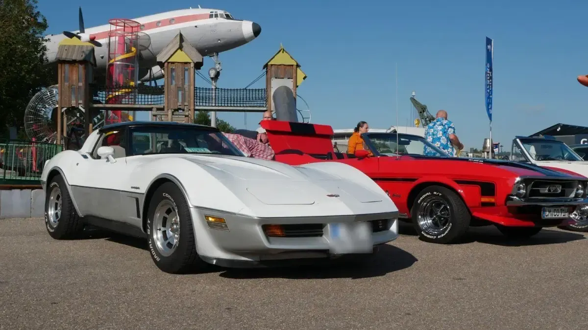 Second-hand Corvette C3 200 CP (147 kW) 1982 Argintiu Cabrio