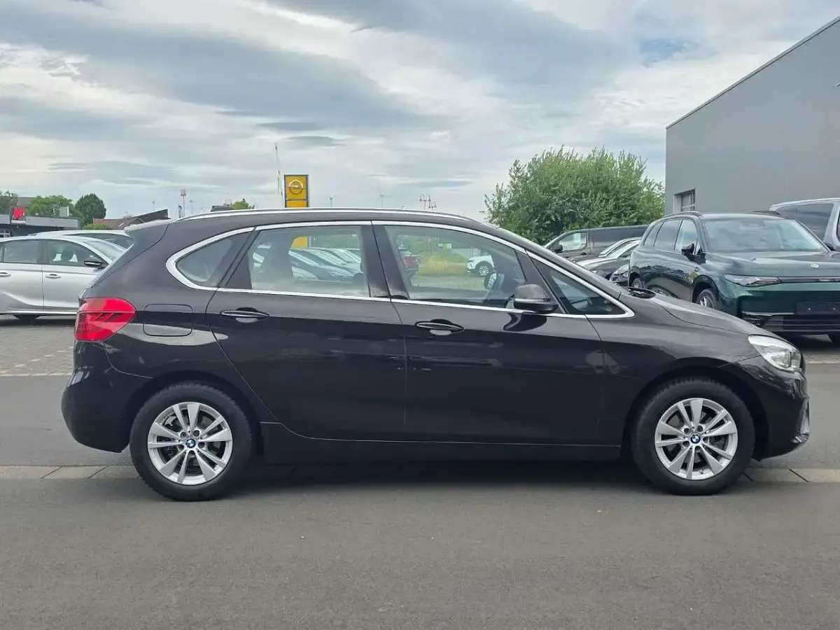Gebraucht BMW 218 Active Tourer Advantage 136 PS (100 kW) 2018 Sparkling brown metallic Van / Kleinbus
