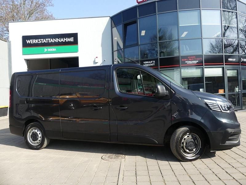 Grau Gebraucht 2022 Renault Trafic Van | 20.800 € (Superpreis) - Bild 1/4