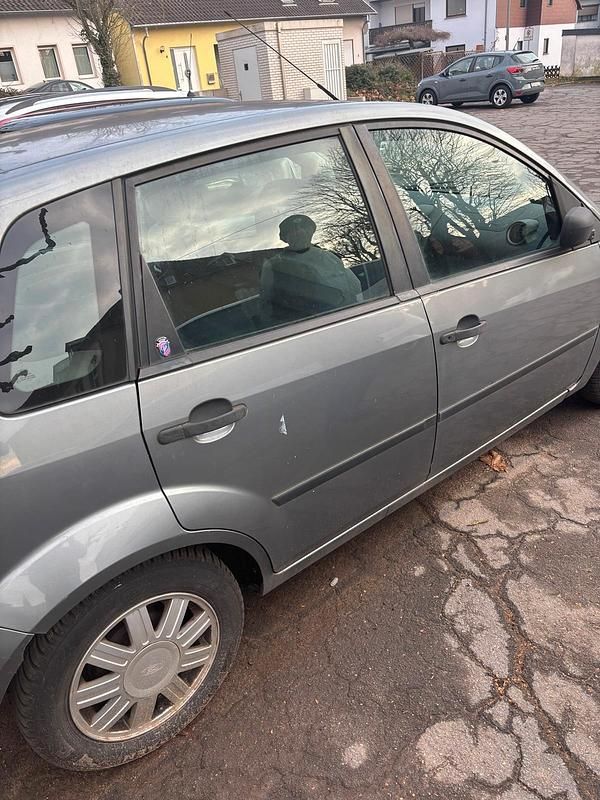 Gebraucht Ford Fiesta 80 PS (58 kW) 2002 Grau Kleinwagen