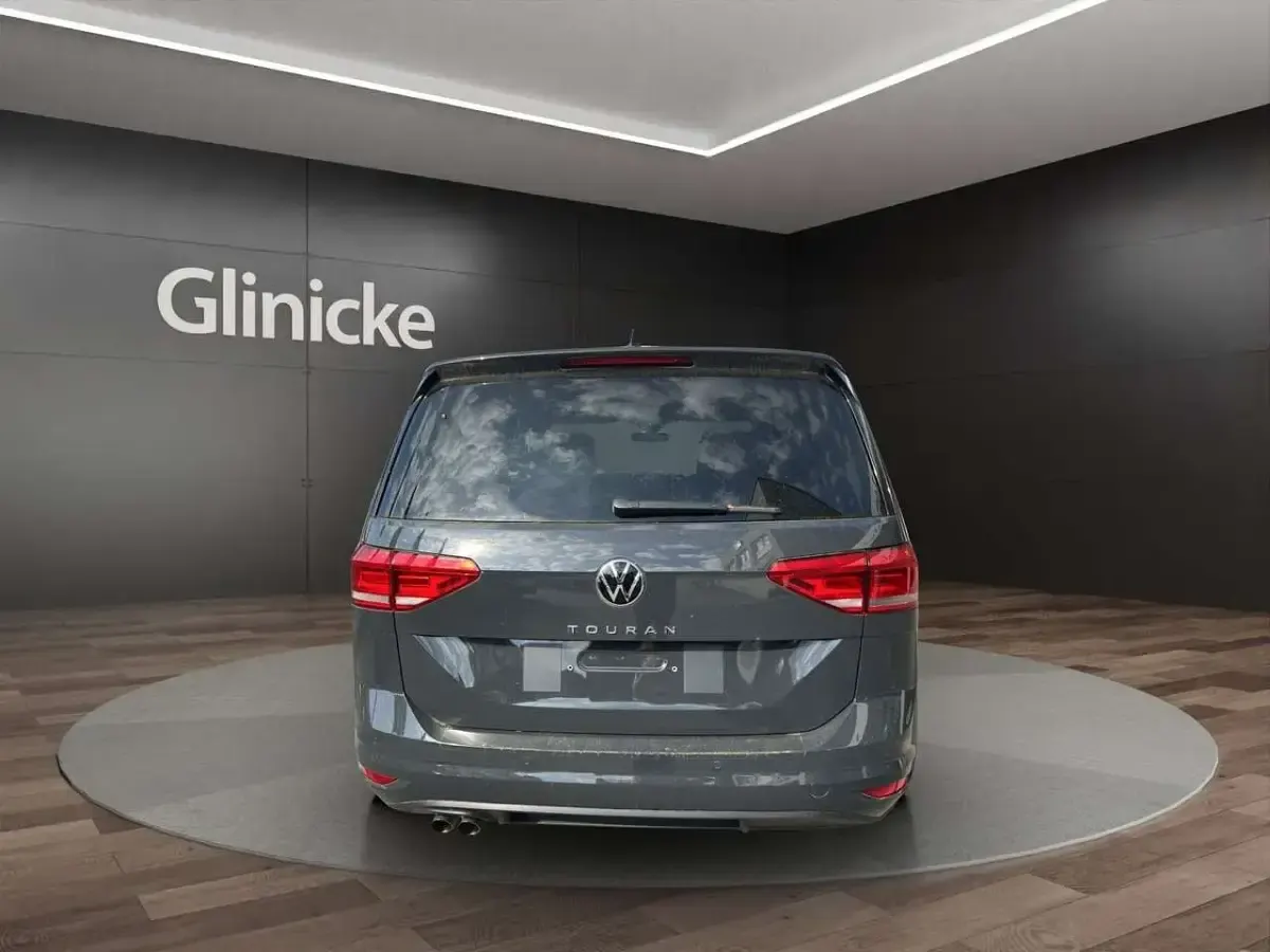 Gebraucht VW Touran Trendline 150 PS (110 kW) 2026 Uranograu Van / Kleinbus