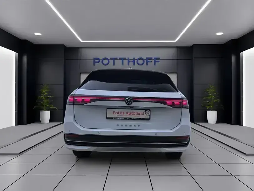 Gebraucht VW Passat Elegance 193 PS (141 kW) 2024 Weiß Kombi
