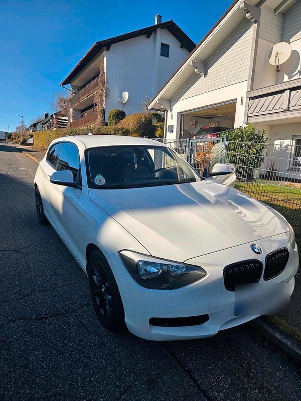 Weiß Gebraucht 2012 BMW 114 Kleinwagen | 4.500 € (Guter Preis) - Bild 1/4