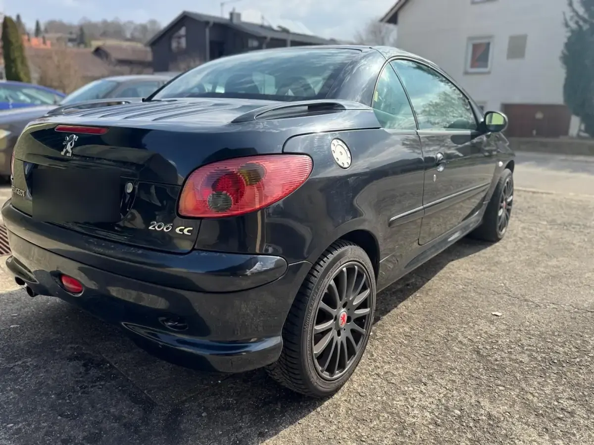 Gebraucht Peugeot 206 CC 109 PS (80 kW) 2004 Schwarz Cabrio