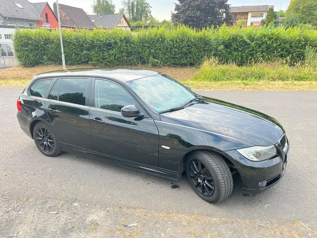 Gebraucht BMW 318 143 PS (105 kW) 2009 Schwarz Kombi