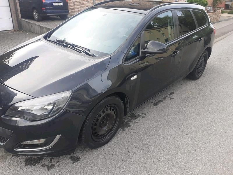 Schwarz Gebraucht 2013 Opel Astra Kombi | 2.700 € (Superpreis) - Bild 1/4
