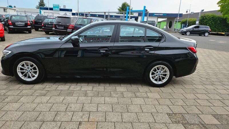 Gebraucht BMW 320 Advantage 190 PS (139 kW) 2022 Schwarz Limousine