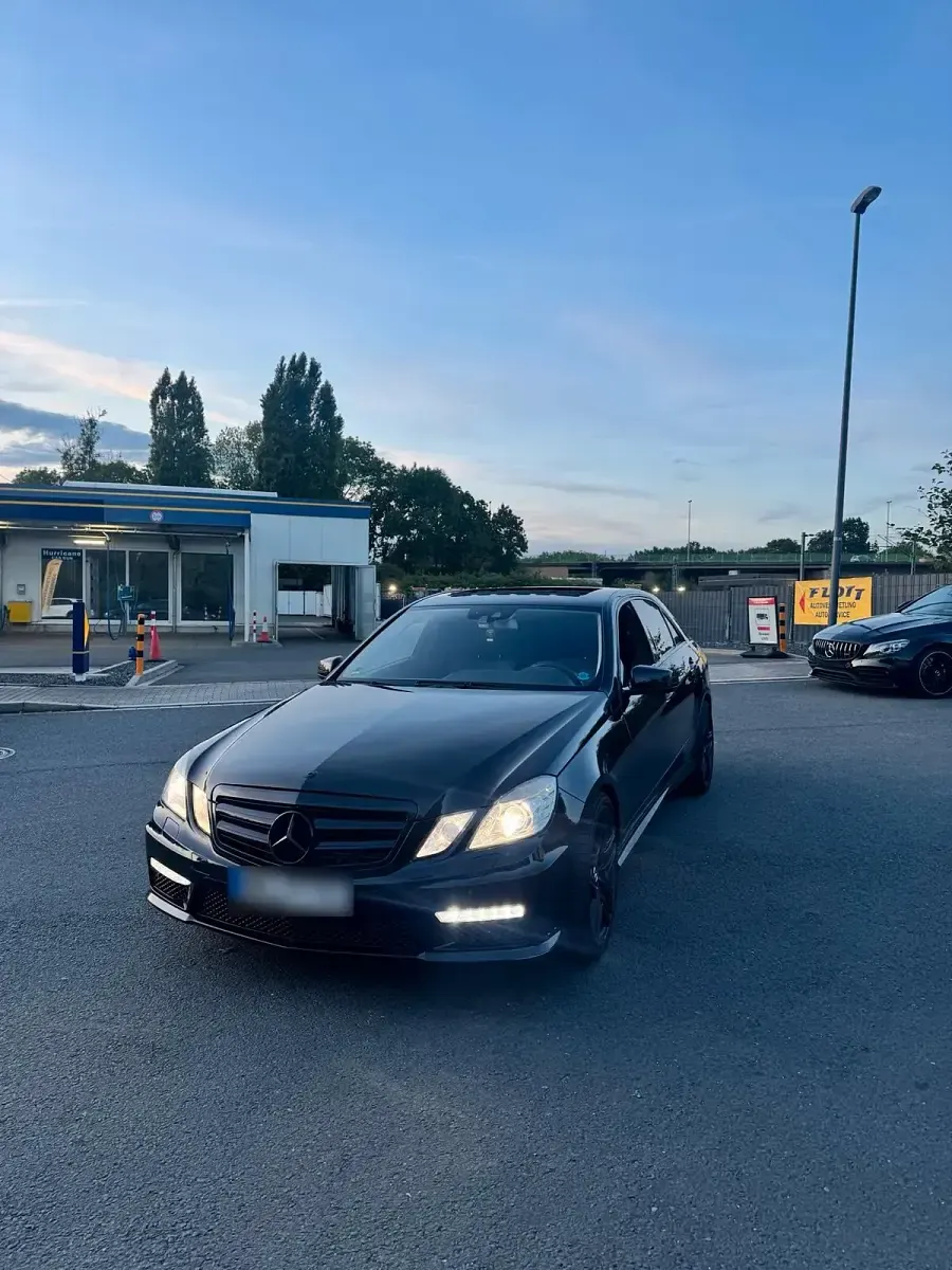 Gebraucht Mercedes E350 AMG 292 PS (214 kW) 2010 Schwarz Limousine