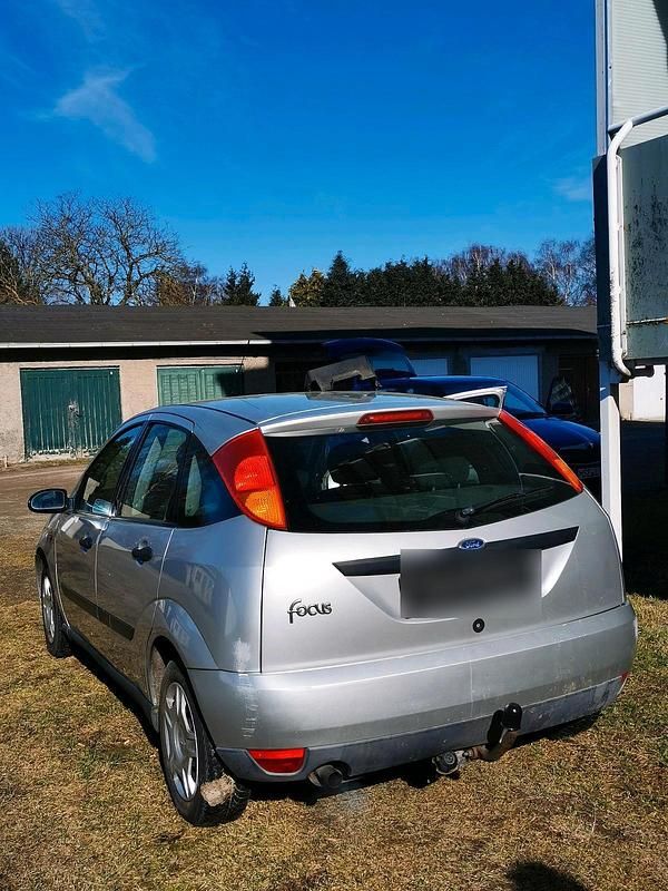 Gebraucht Ford Focus 75 PS (55 kW) 2000 Silber Kleinwagen