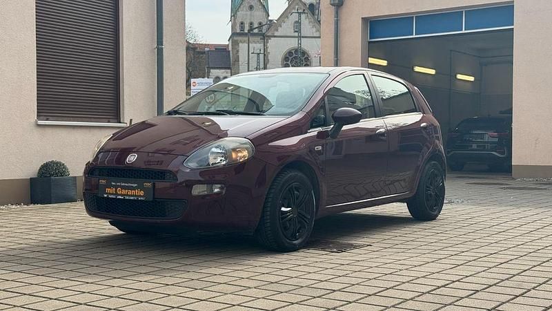 Gebraucht Fiat Punto Easy 69 PS (50 kW) 2012 Rot Kleinwagen