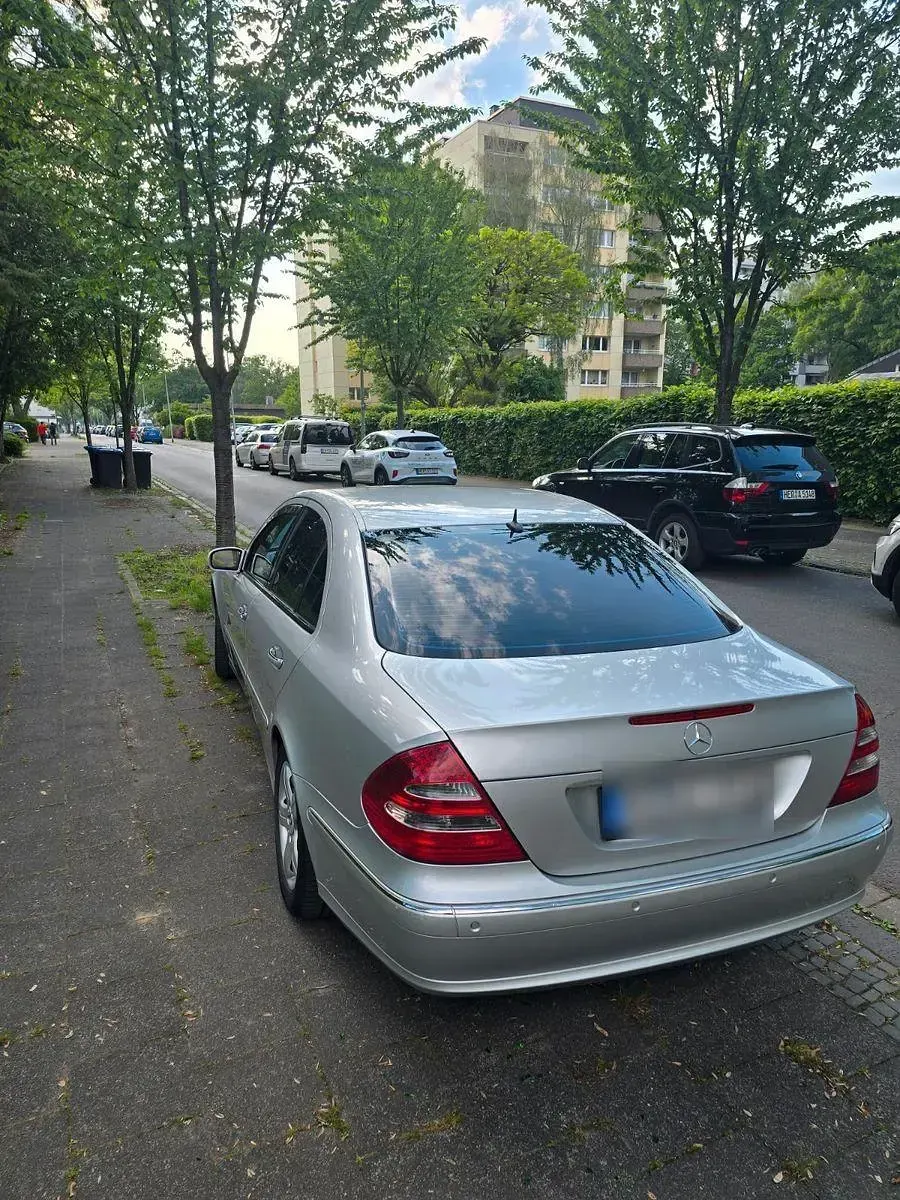 Gebraucht Mercedes E280 177 PS (130 kW) 2004 Silber Limousine