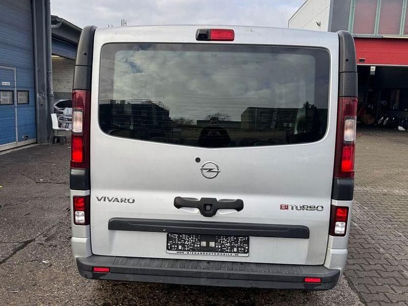 Gebraucht Opel Vivaro 145 PS (106 kW) 2017 Silber Van / Kleinbus