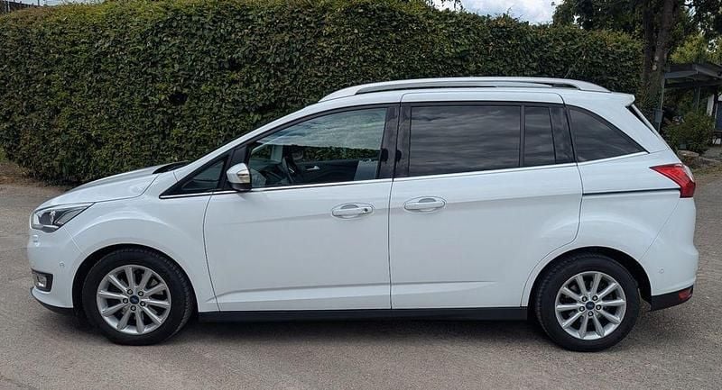 Weiß Gebraucht 2016 Ford Grand C-Max Titanium Van / Kleinbus | 12.500 € (Fairer Preis) - Bild 1/4