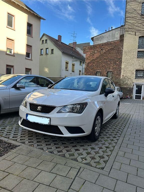 Weiß Gebraucht 2014 Seat Ibiza Style Limousine | 4.600 € (Guter Preis) - Bild 1/4