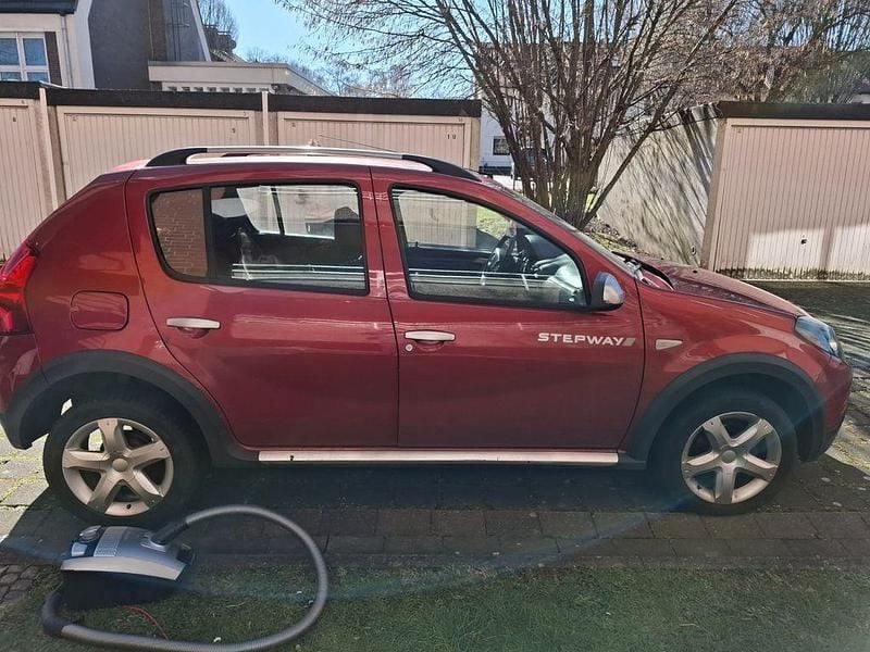 Gebraucht Dacia Sandero Stepway 84 PS (61 kW) 2011 Rot Limousine
