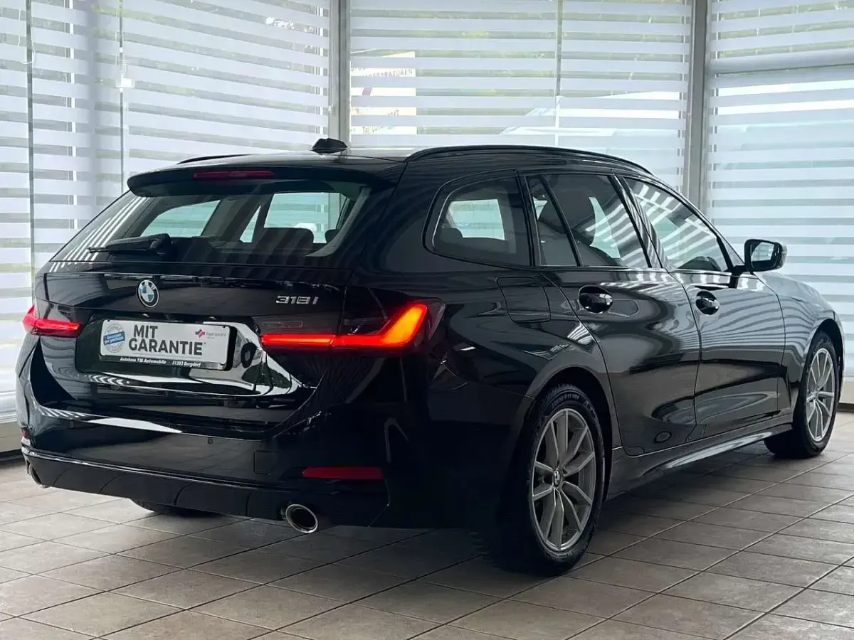 Gebraucht BMW 318 156 PS (114 kW) 2025 Schwarz ii Kombi