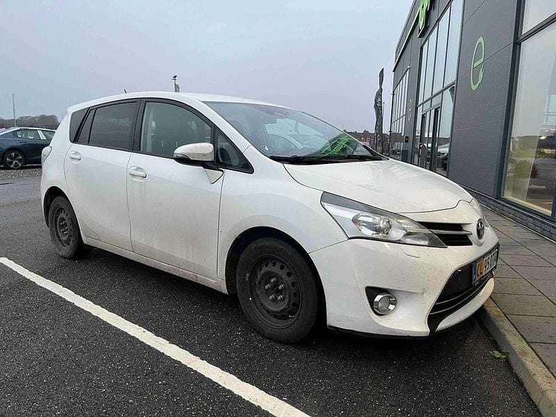 Weiß Gebraucht 2017 Toyota Verso Basis Van / Kleinbus | 3.333 € (Superpreis) - Bild 1/4