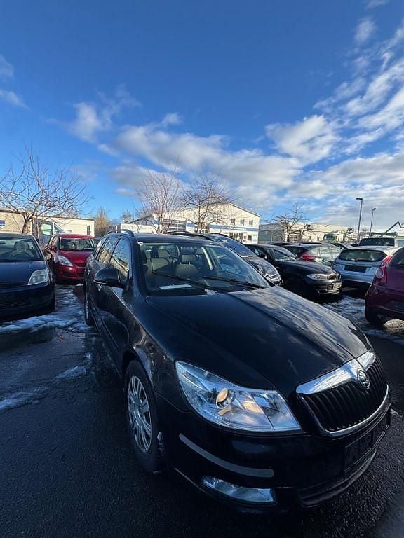 Gebraucht Skoda Octavia Ambiente 105 PS (77 kW) 2011 Schwarz Kombi