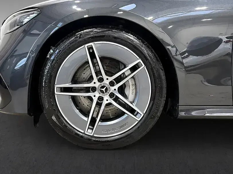 Gebraucht Mercedes E220 AMG 197 PS (144 kW) 2025 Grau Limousine