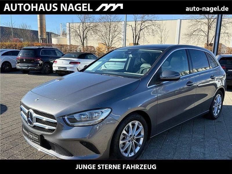 Lack mountaingrau (metallic) Gebraucht 2022 Mercedes B250 Progressive Van / Kleinbus | 30.750 € (Superpreis) - Bild 1/4
