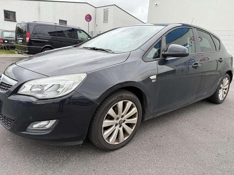 Graphitschwarz/carbon flt bla Gebraucht 2012 Opel Astra Limousine | 2.750 € (Superpreis) - Bild 1/4