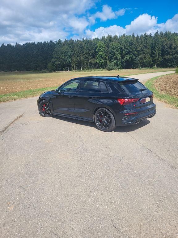 Schwarz Gebraucht 2022 Audi RS3 Ambiente Kleinwagen | 53.000 € (Guter Preis) - Bild 1/4