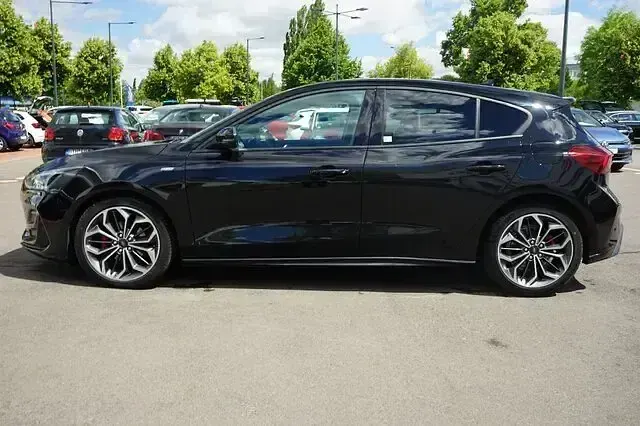 Gebraucht Ford Focus ST-Line 120 PS (88 kW) 2022 Schwarz Limousine