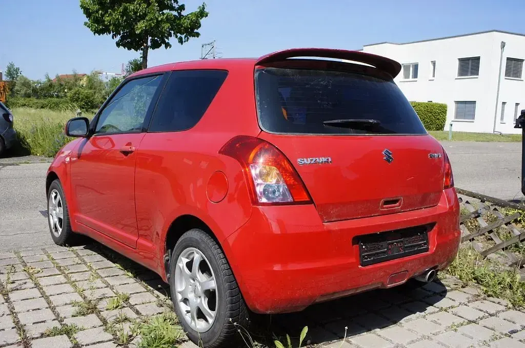 Używany Suzuki Swift 92 KM (67 kW) 2008 Czerwony Hatchback