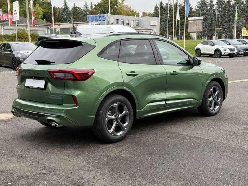 Usado Ford Kuga ST-Line 150 CV (110 kW) 2025 Verde SUV
