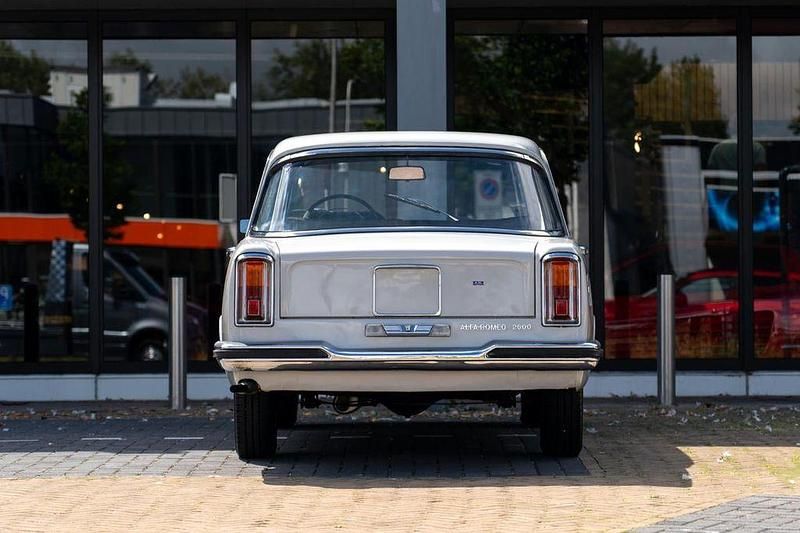 Gebraucht Alfa Romeo 2600 132 PS (97 kW) 1966 Grau Limousine