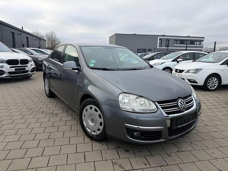 Grau Gebraucht 2007 VW Jetta Sportline Limousine | 2.250 € (Superpreis) - Bild 1/4