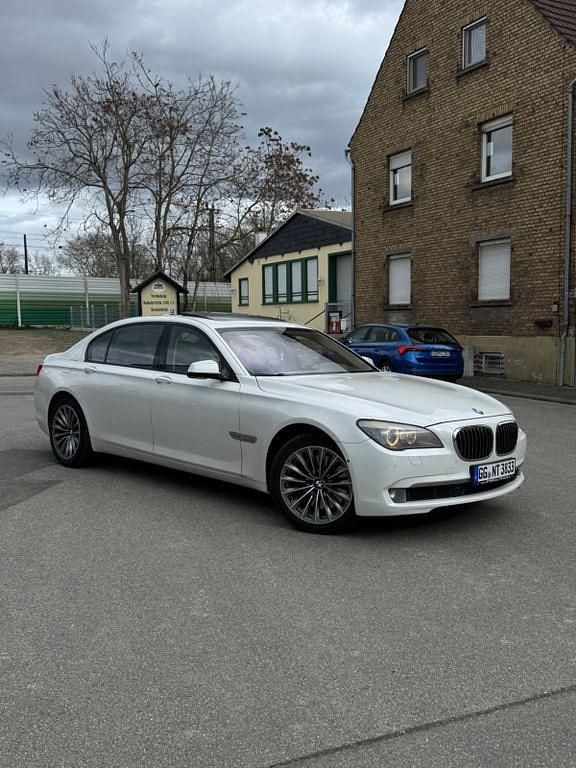 Gebraucht BMW 750L 555 PS (408 kW) 2009 Weiß Limousine