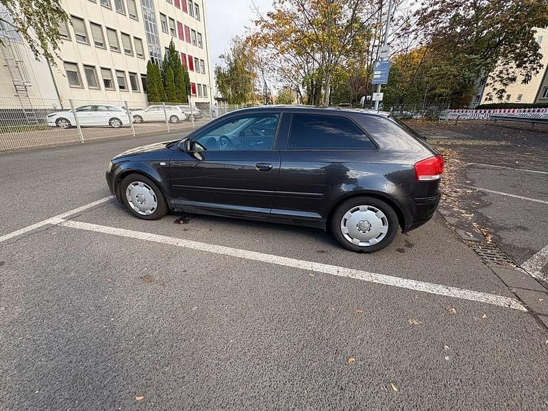Grau Gebraucht 2004 Audi A3 Ambition Limousine | 1.100 € (Guter Preis) - Bild 1/4