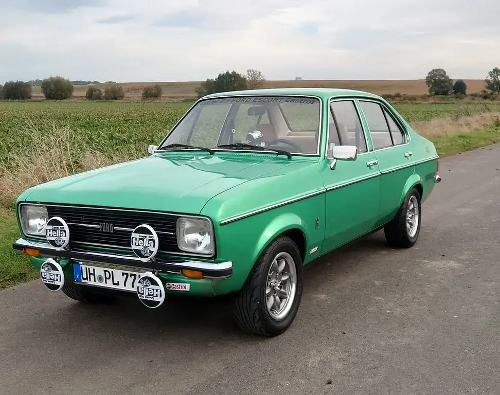Gebraucht Ford Escort 54 PS (39 kW) 1977 Grün Limousine