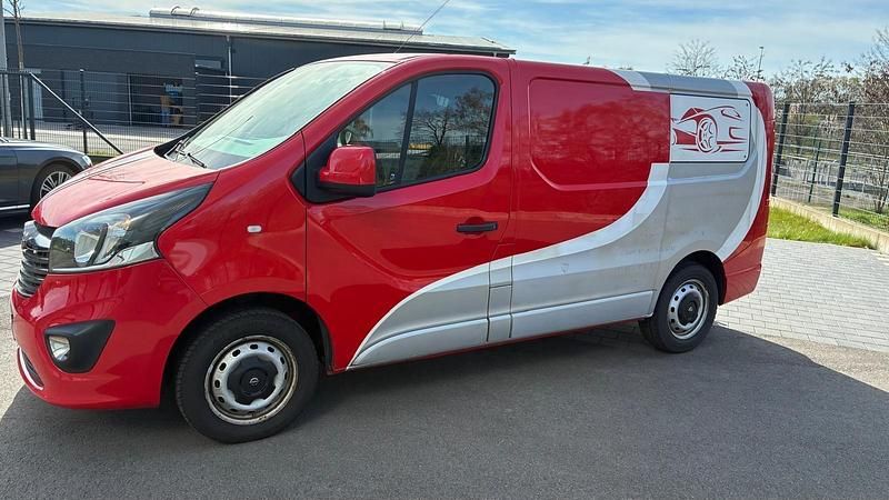 Gebraucht Opel Vivaro 140 PS (102 kW) 2015 Rot Van / Kleinbus