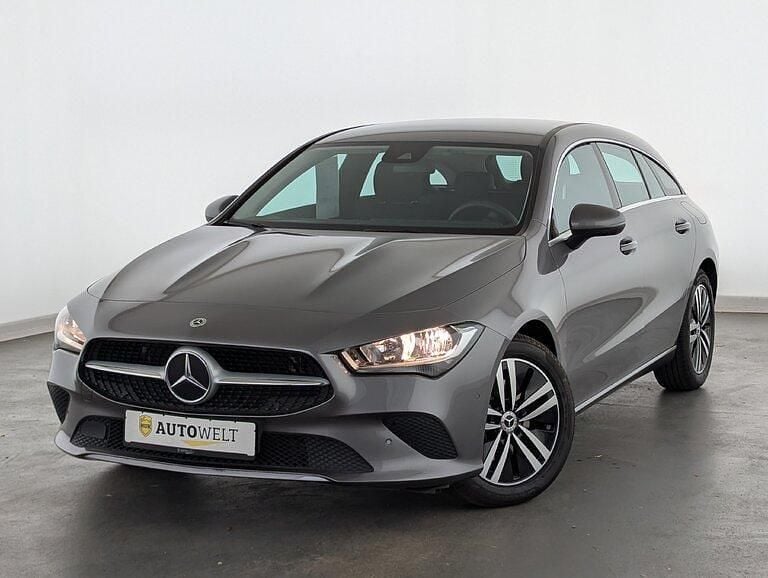 Mountaingrau Gebraucht 2023 Mercedes CLA200 Shooting Brake Kombi | 25.360 € (Guter Preis) - Bild 1/4