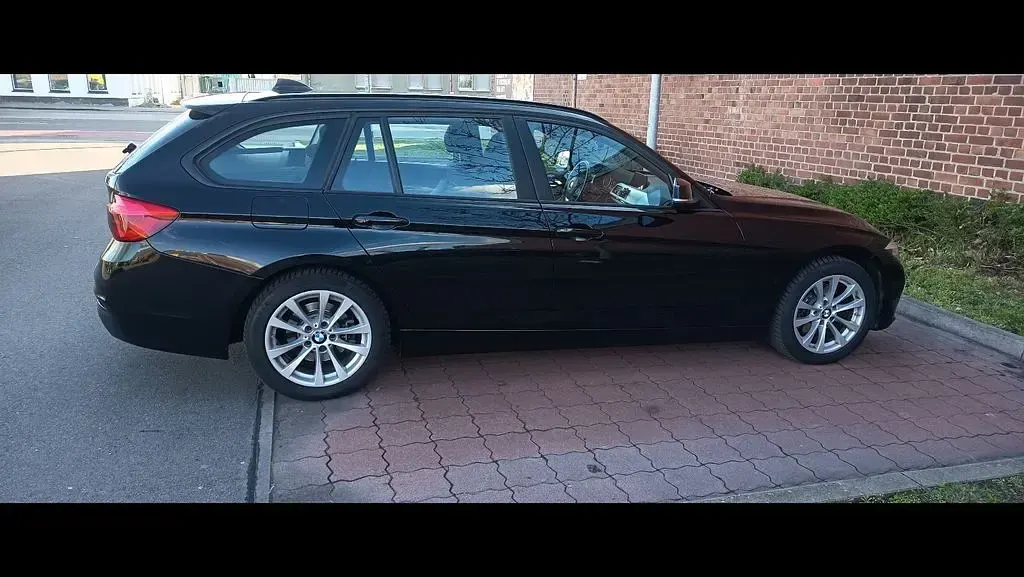 Gebraucht BMW 320 Advantage 190 PS (139 kW) 2018 Schwarz Kombi
