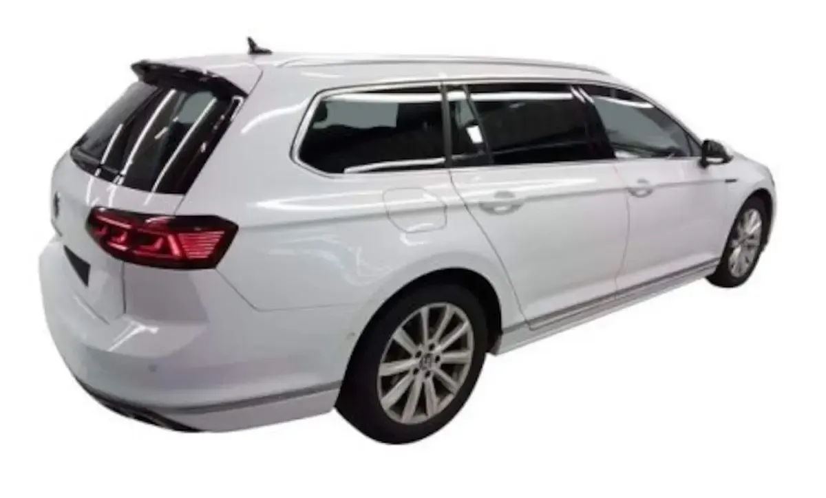 Gebraucht VW Passat Elegance 200 PS (147 kW) 2024 Gletscherweiß (metallic) Kombi